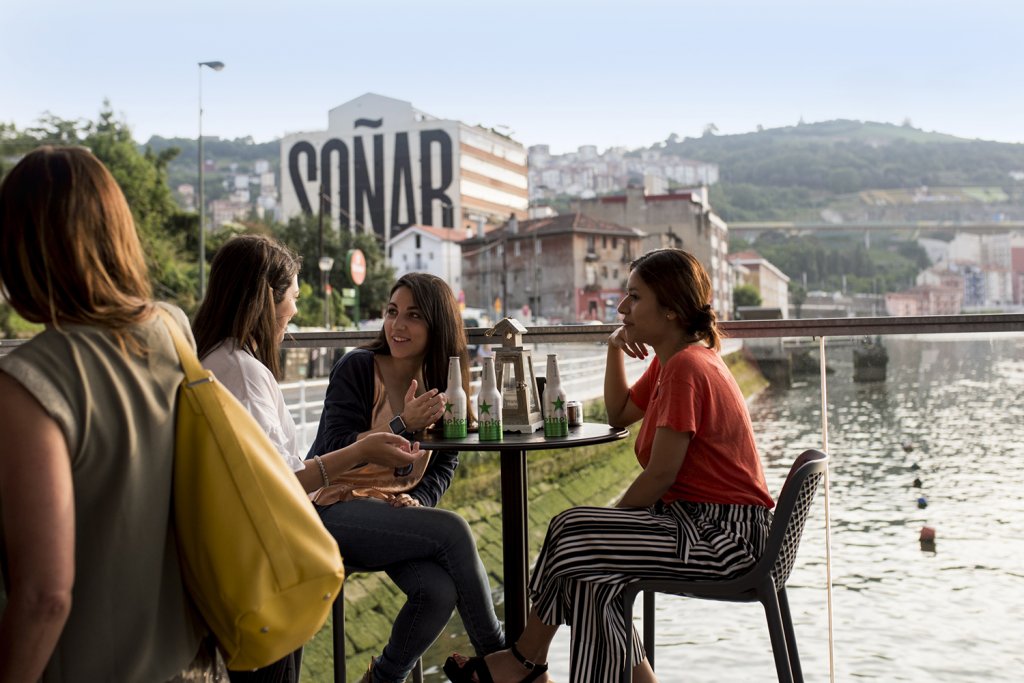 el cargadero de Bilbao es la primera terraza sobre la Ría para tomar copas