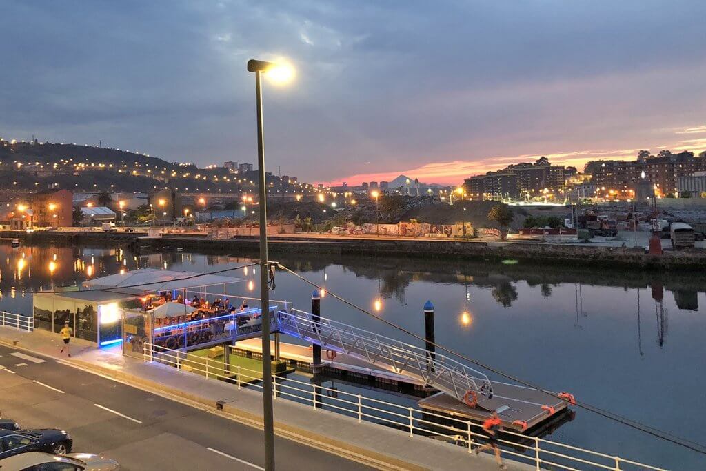 El Cargadero de Bilbao - Primera terraza sobre la Ría de Bilbao - El Cargadero de Bilbao
