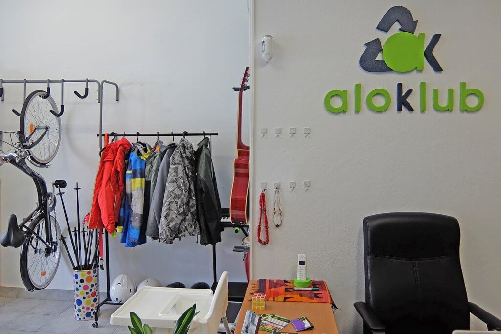 Aloklub: the first product library in Bilbao with more than 100 products - aloklub