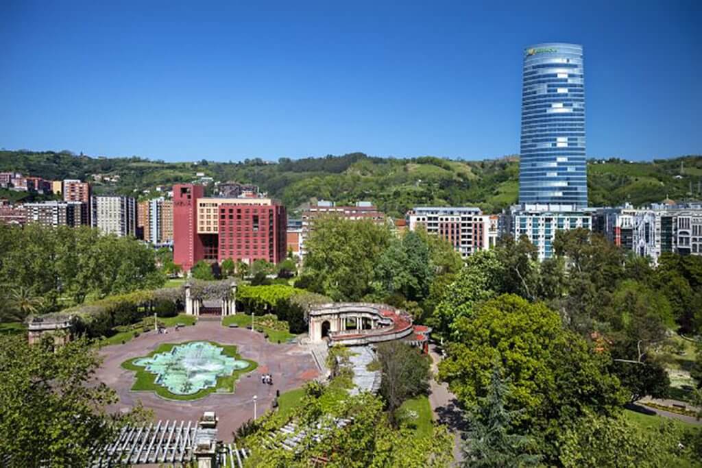 five-star Hotel Meliã Bilbao is near the Guggenheim Museum and next to the Euskalduna Palace. - Hotel Meliá Bilbao