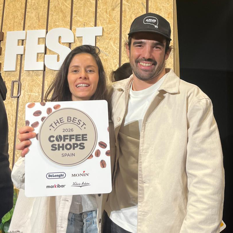 Matyas Szerb y Nuria Arias López reciben el reconocimiento “The Best Coffee Shops” en CoffeeFest Madrid 2026