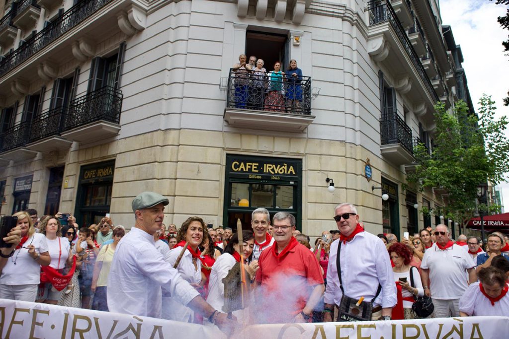El Café Iruña de Bilbao volverá a celebrar su tradicional chupinazo de San Fermín