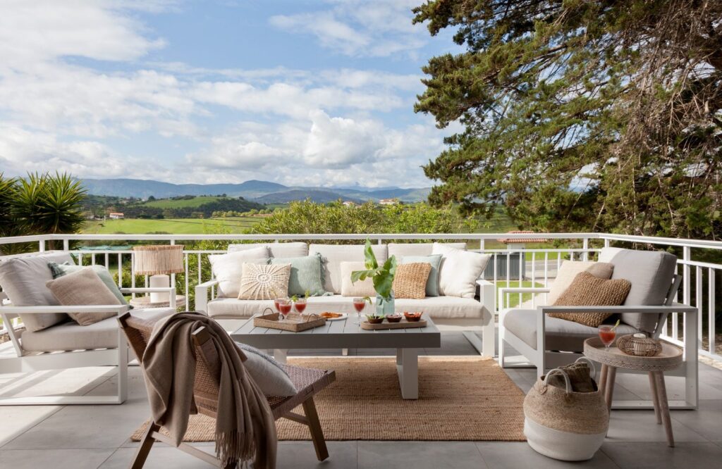 Exterior de una villa de lujo de Wishome en Cantabria.